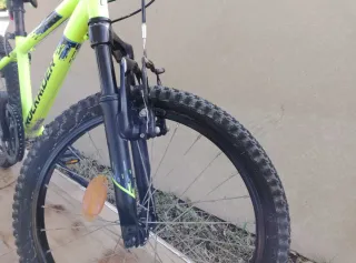 Bicicleta infantil Rockrider verde. Poco uso.