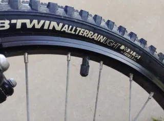 Bicicleta infantil Rockrider verde. Poco uso.