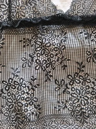 Camiseta Zara con sobretop de encaje