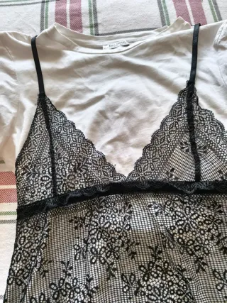 Camiseta Zara con sobretop de encaje