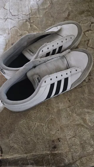 Zapatillas Adidas Blancas y Negras