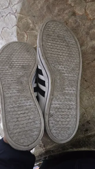 Zapatillas Adidas Blancas y Negras