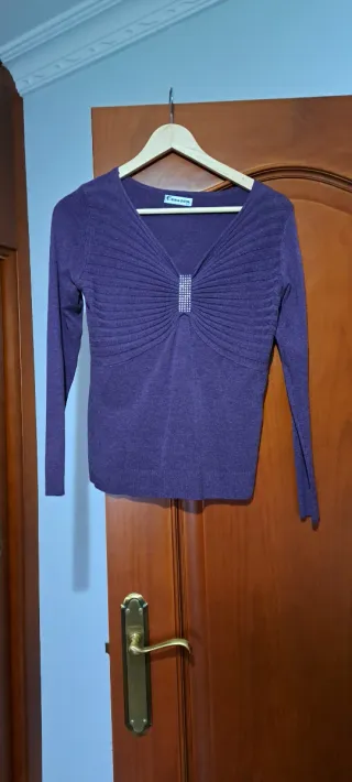 Jersey morado con pedrería