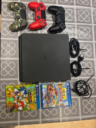 PS4 + 3 mandos + 2 juegos