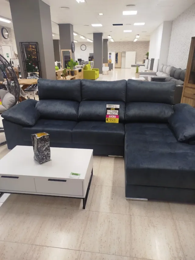 Sofá cheslong gris oscuro tela aterciopelada