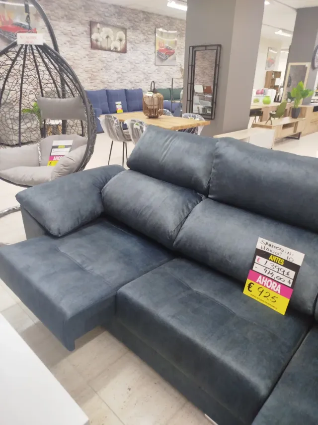 Sofá cheslong gris oscuro tela aterciopelada