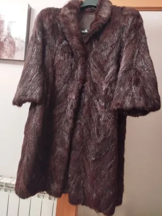 Abrigo de piel marrón