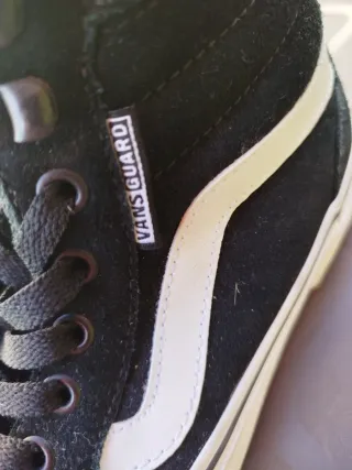 Deportivas Vans Negras y Blancas