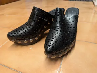 Tacchi Alaïa neri con plateau