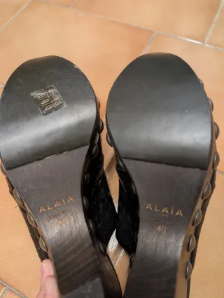 Tacchi Alaïa neri con plateau