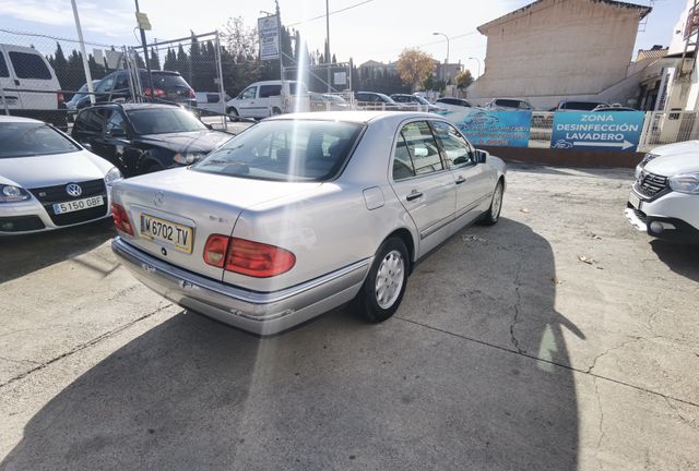 Mercedes-Benz Clase E 300d - 136cv