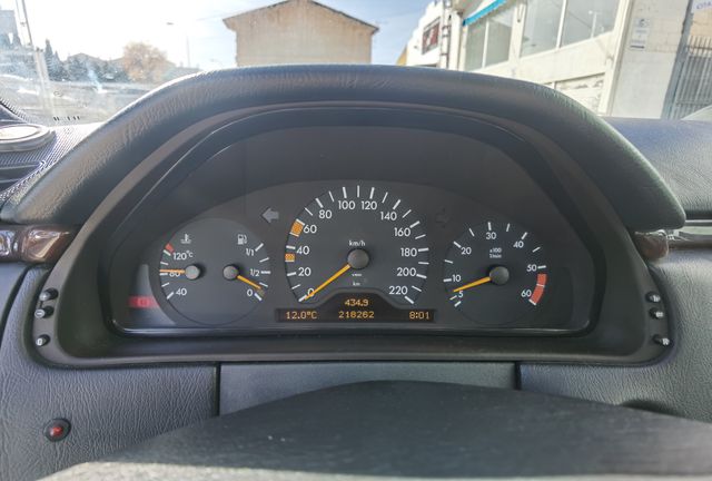 Mercedes-Benz Clase E 300d - 136cv