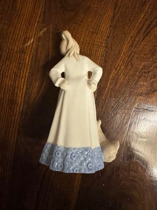 Figura cerámica niña con perro