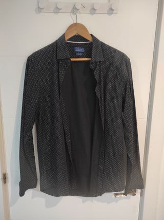 La camisa Zara con estampado moderno