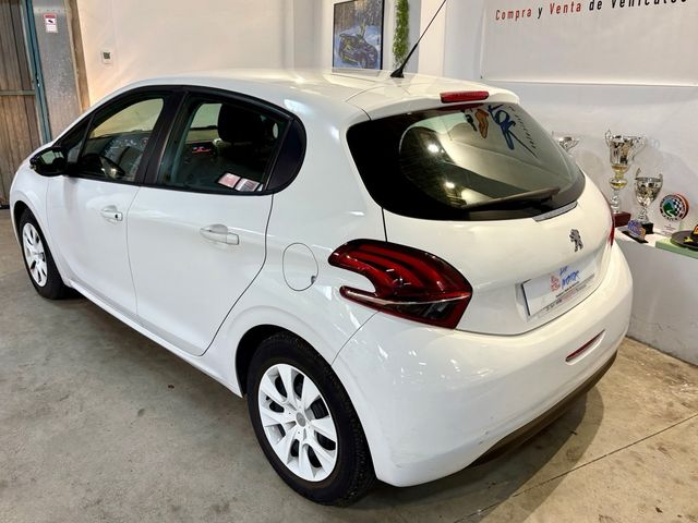 Peugeot 208 2015