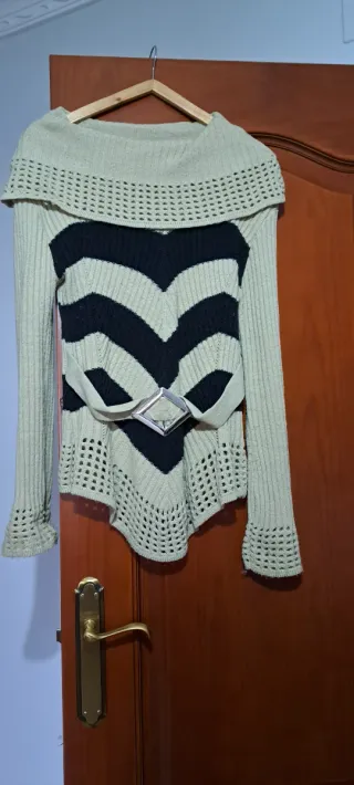 Jersey de punto beige y negro con cinturón