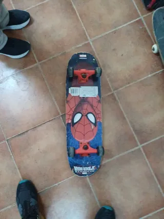 Monopatín Spiderman