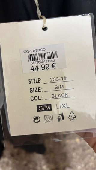 Abrigo de pelo negro