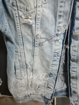 Chaqueta vaquera oversize desgastada