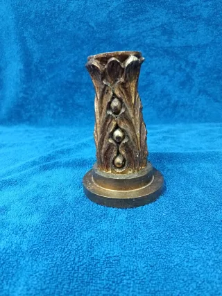 Pedestales de madera dorados