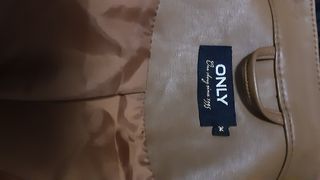 Cazadora polipiel beige/marrón