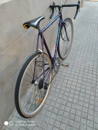 Bici carretera clásica morada Talla L