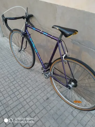 Bici carretera clásica morada Talla L