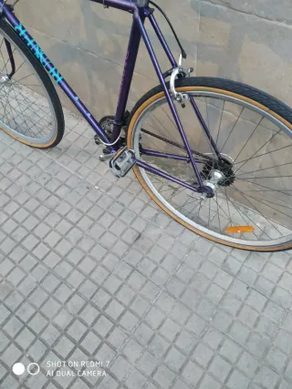 Bici carretera clásica morada Talla L