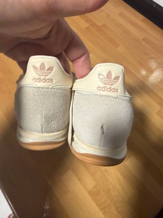 Zapatillas Adidas Beige y Marrón