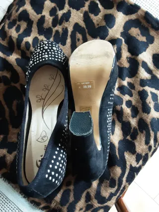 Scarpe Bata nere con borchie