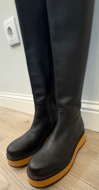 Botas de piel negras con plataforma