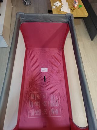 Cuna de viaje magenta y gris