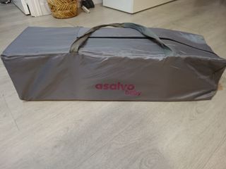 Cuna de viaje magenta y gris