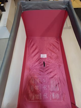 Cuna de viaje magenta y gris