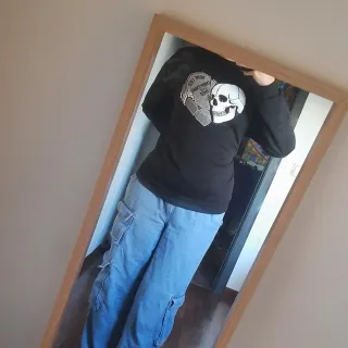 Camiseta negra con calavera