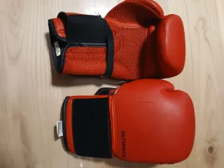 Saco y guantes de boxeo