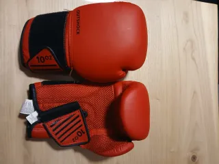 Saco y guantes de boxeo