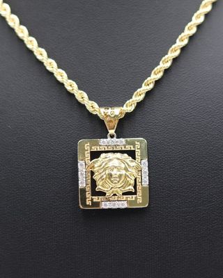 COLGANTE CUADRADO MEDUSA ONIX CIRCONITAS. Oro 18K.