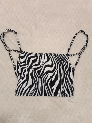 Top blanco con lazada y detalles