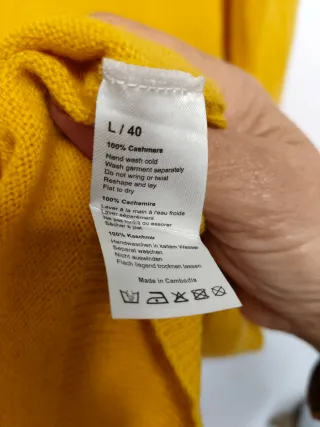 Vestido de punto de cachemira amarillo mostaza