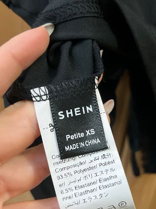 Top negro con encaje