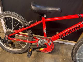 Bicicleta infantil Btwin roja 6-8 años