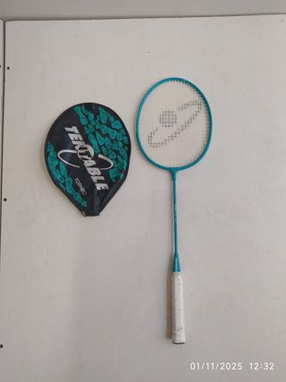 Raqueta de bádminton y funda