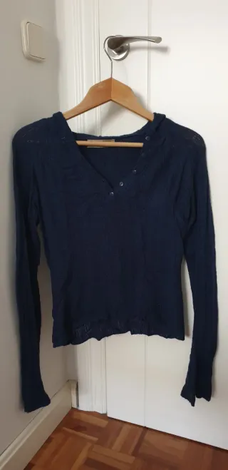 Jersey azul marino con capucha