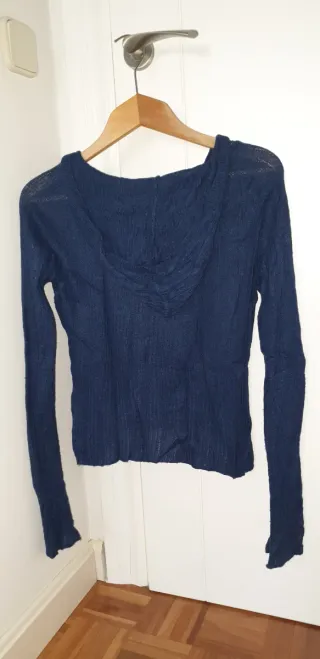 Jersey azul marino con capucha