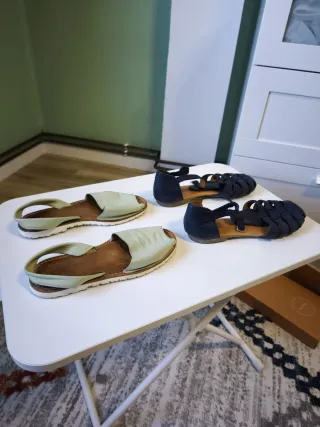 Sandalias de cuero azul,marino.