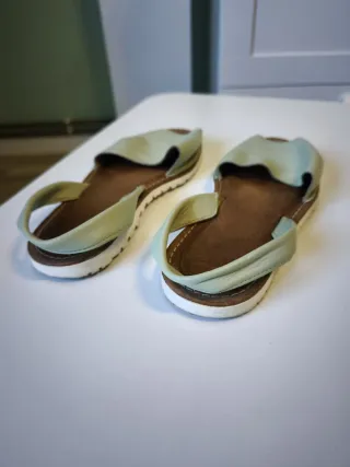 Sandalias de cuero azul,marino.