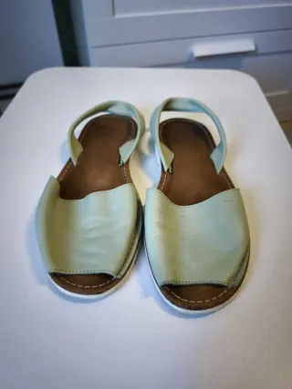 Sandalias de cuero azul,marino.