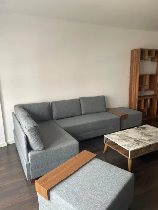 Mueble de TV moderno y mesa de salón