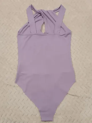 Top corto verde con volantes